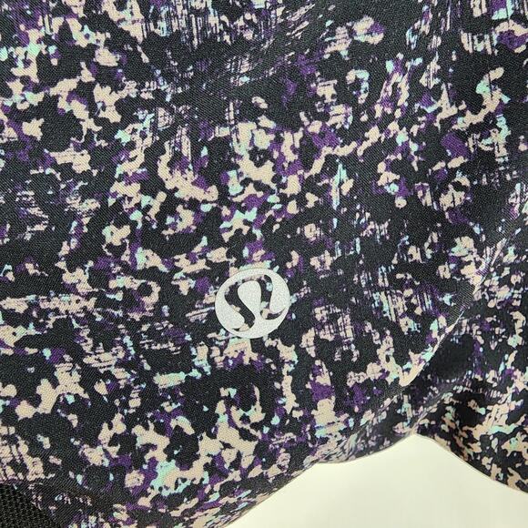 Lululemon Choose a Side 3" Reversible Black or Printed Shorts Size 8 - Picture 5 of 6